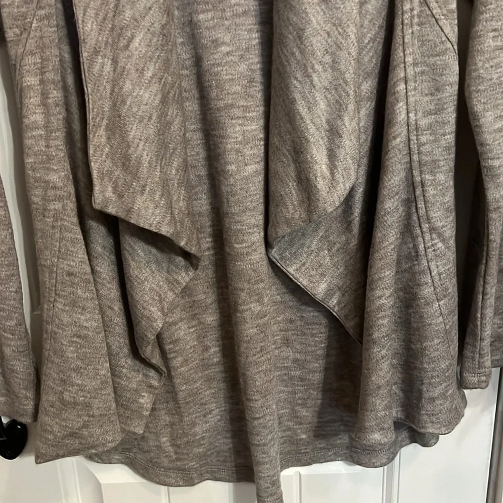 FOREVER 21 Women’s Small Asymmetrical Grey long sleeve light jacket/sweater
